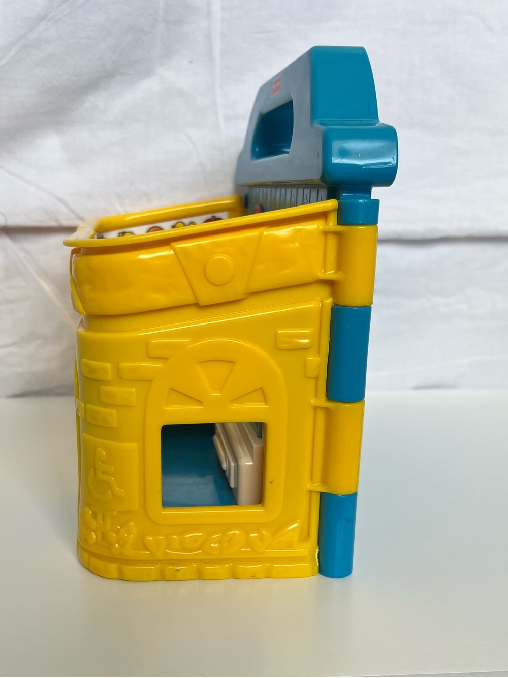 1999 Fisher Price Little People Eddies Doctor Visit office and Dr. Maria - Picture 8 of 9